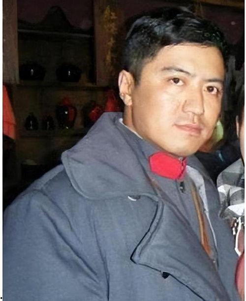 黄志忠前妻何音照片,岁月静好，优雅依旧